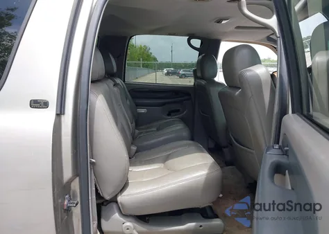 2003 Chevrolet Suburban 1500 Lt z USA, uszkodzony, nr VIN 3GNFK16Z53G206728